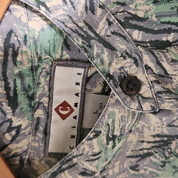 Chiamare Men's 100% Silk Blue and Green Patterned Shirt. Short Sleeve - Picture 2 of 7